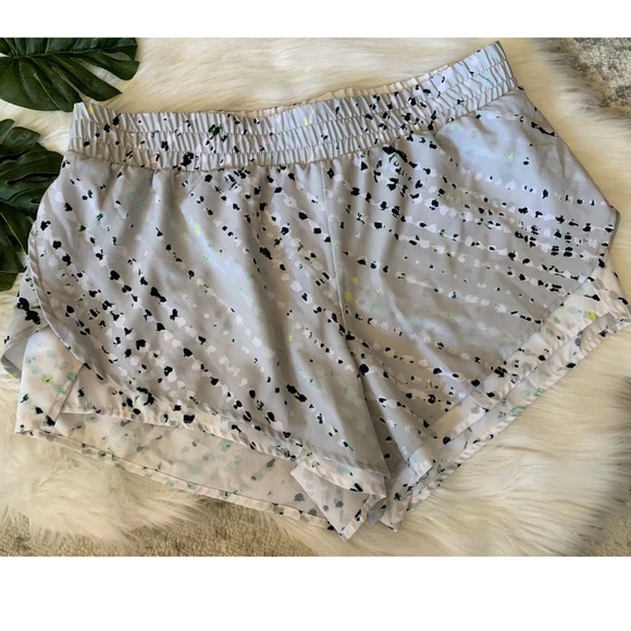 Fabletics Latrice Double Compression Shorts Size L - Picture 3 of 8